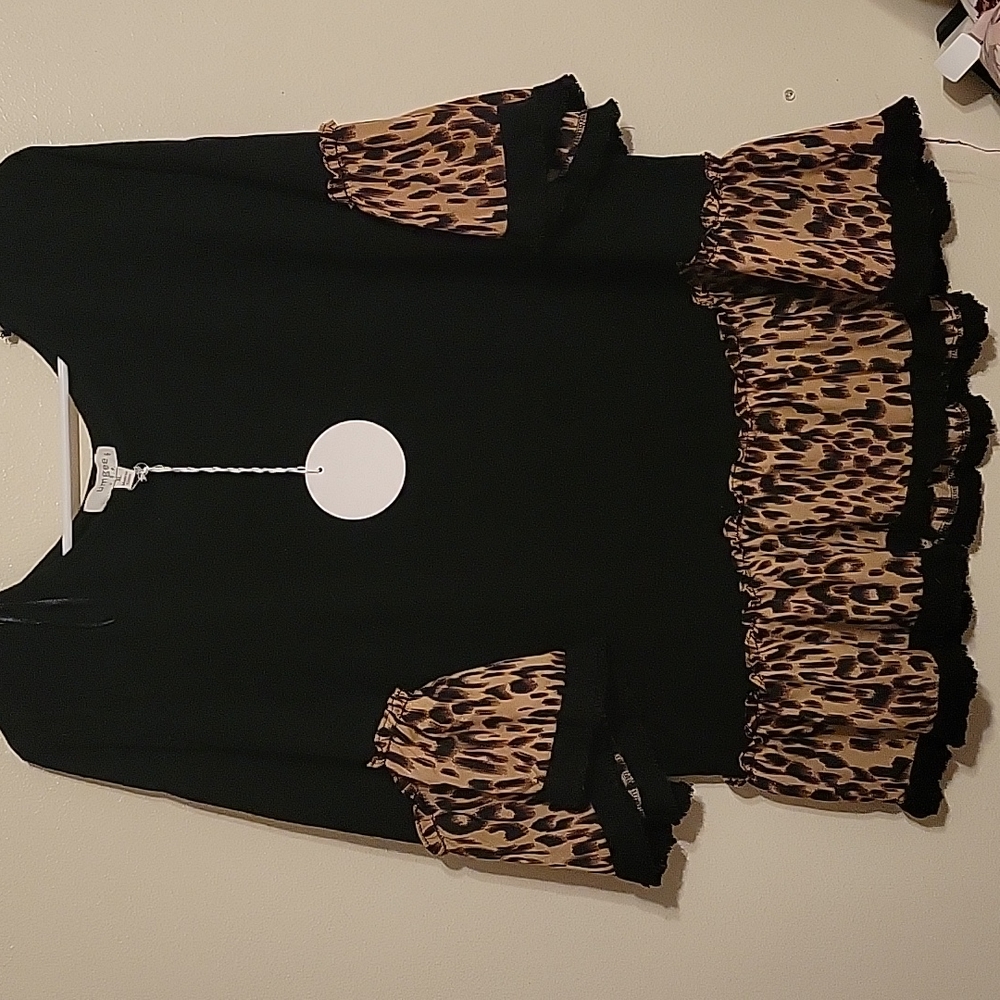 BNWT UMGEE leopard and black 3/4 bell sleeve blouse